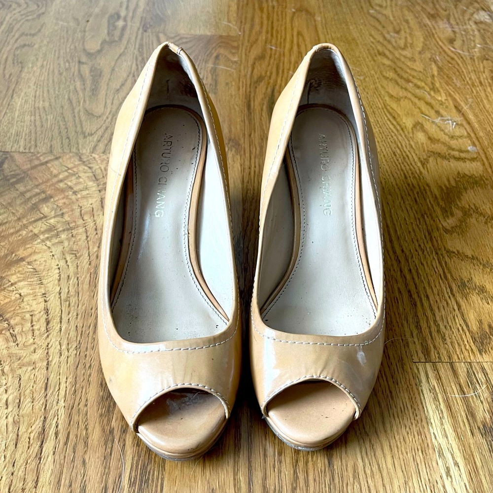 Nude Wedges